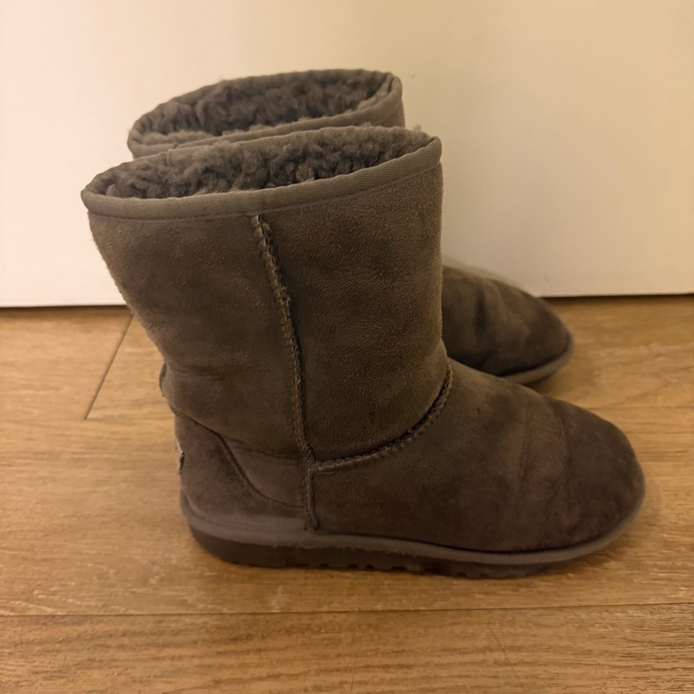 UGG Soft Gray Lined Footwear women size 6 - Picture 3 of 5